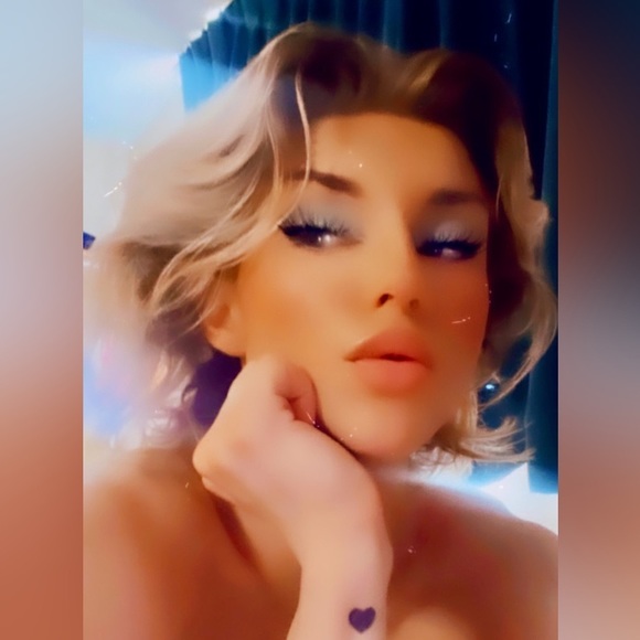 Meet your Posher, MONA! 💖 - Picture 6 of 7